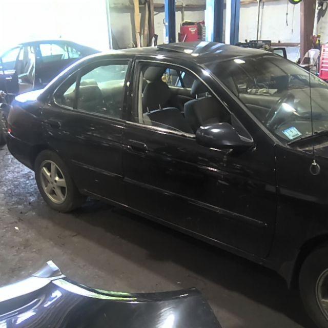 2004 Nissan Sentra BLACK Photo 2