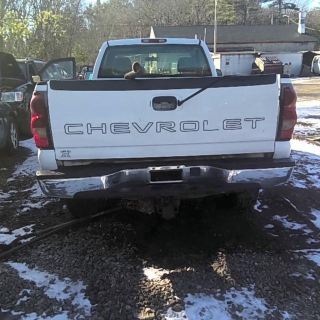 2005 Chevrolet Silverado 2500 WHITE Photo 2