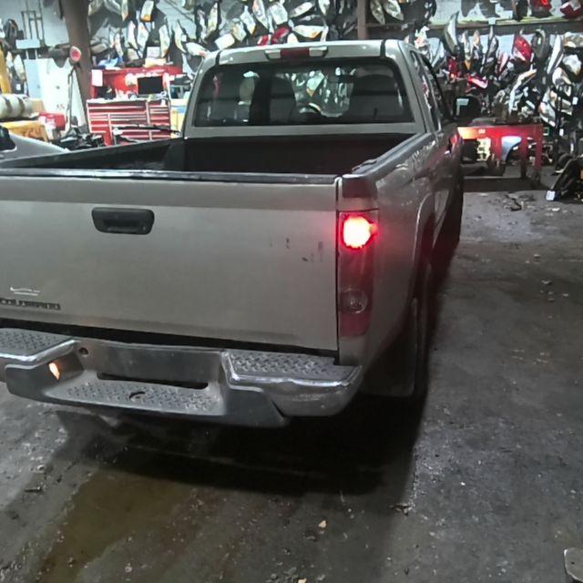 2006 Chevrolet Colorado SILVER Photo 2