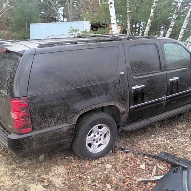 2009 Chevrolet Suburban 1500 BLACK Photo 3