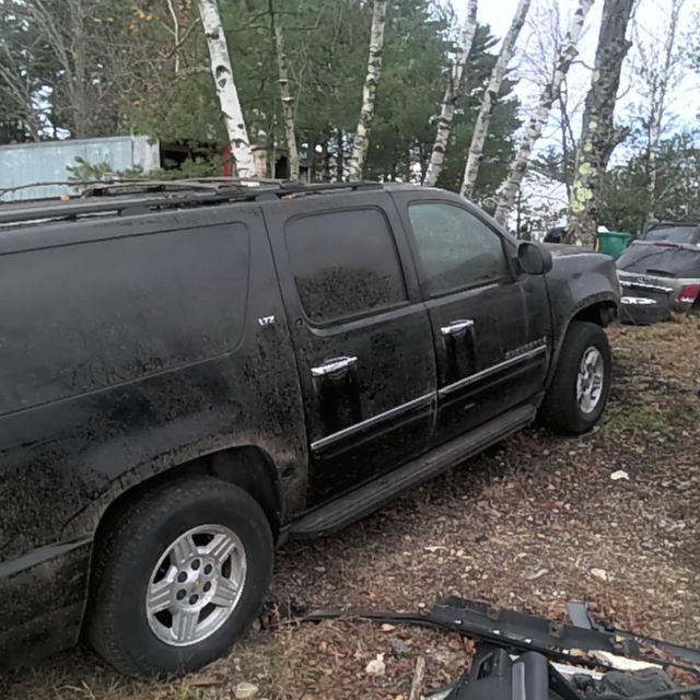 2009 Chevrolet Suburban 1500 BLACK Photo 4