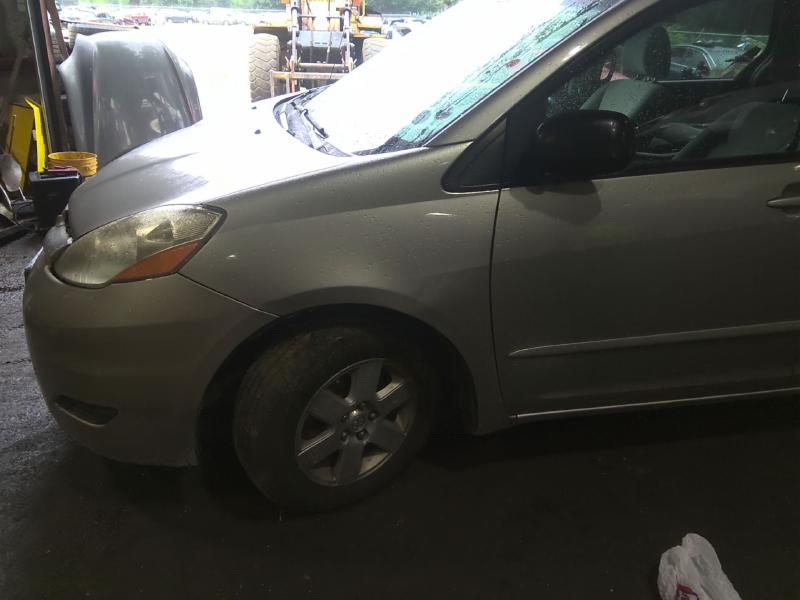 2009 Toyota Sienna SILVER Photo 8