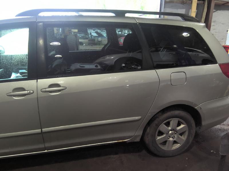 2009 Toyota Sienna SILVER Photo 11