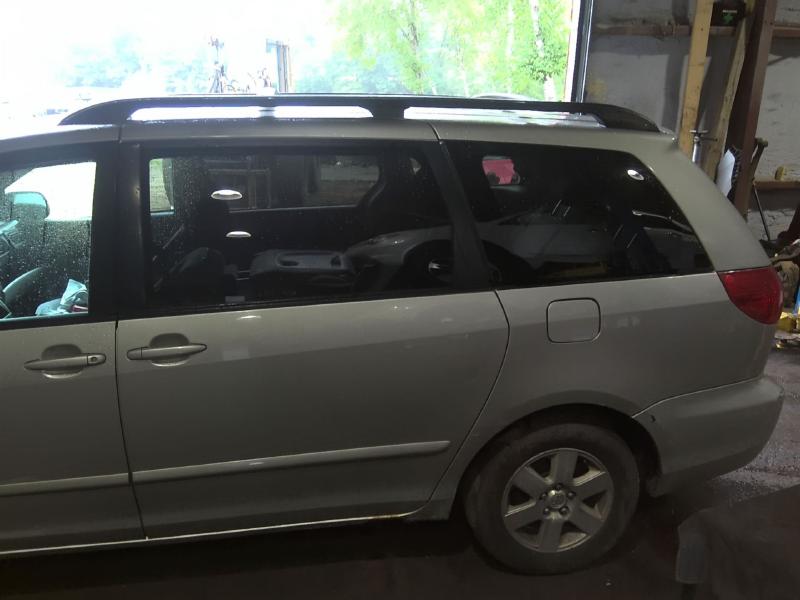 2009 Toyota Sienna SILVER Photo 12