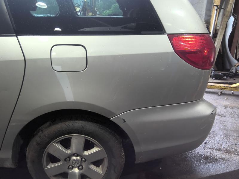 2009 Toyota Sienna SILVER Photo 13