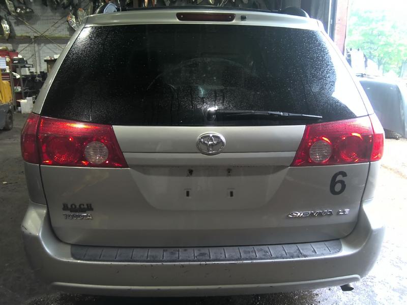 2009 Toyota Sienna SILVER Photo 2