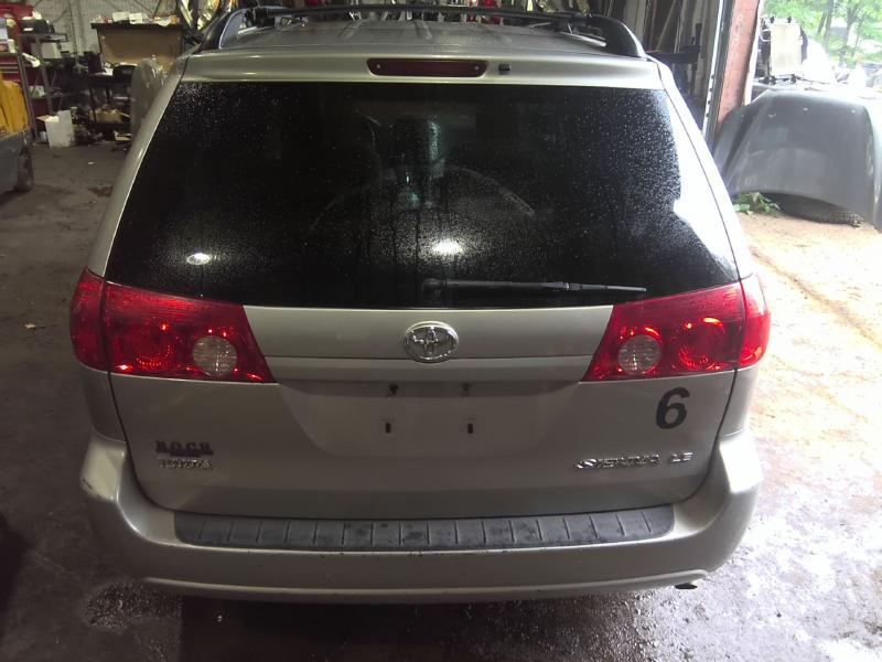 2009 Toyota Sienna SILVER Photo 3