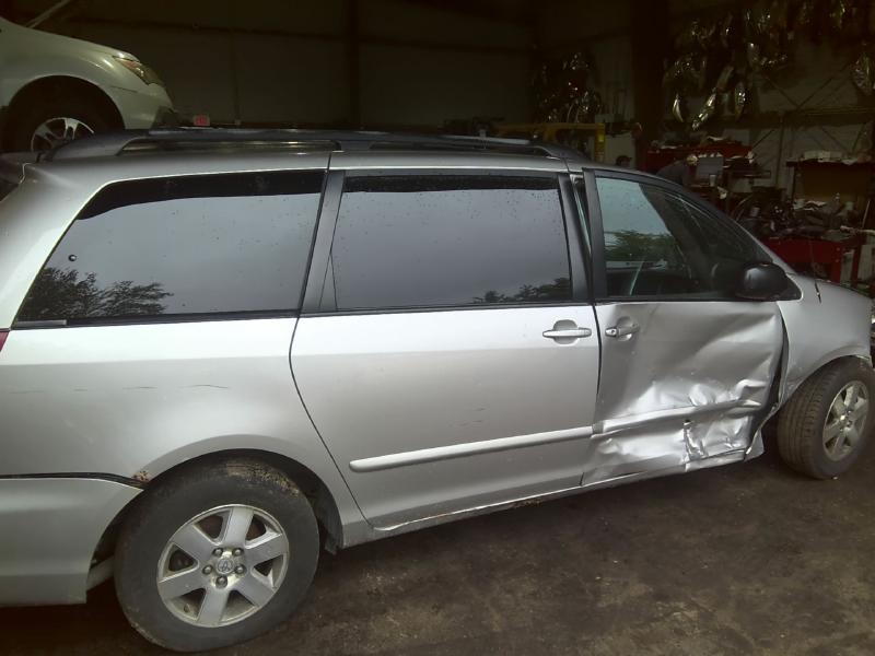 2009 Toyota Sienna SILVER Photo 6
