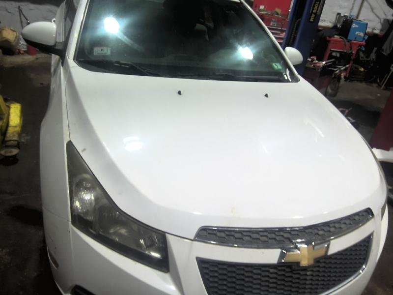 2011 Chevrolet Cruze White Photo 5