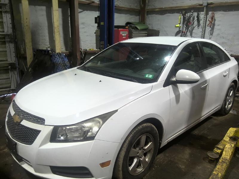 2011 Chevrolet Cruze White Photo 7