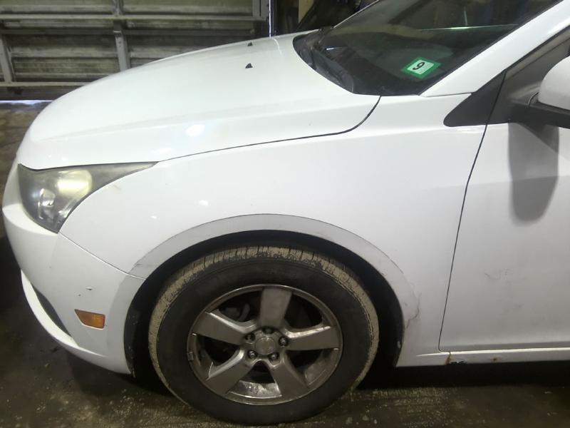 2011 Chevrolet Cruze White Photo 8