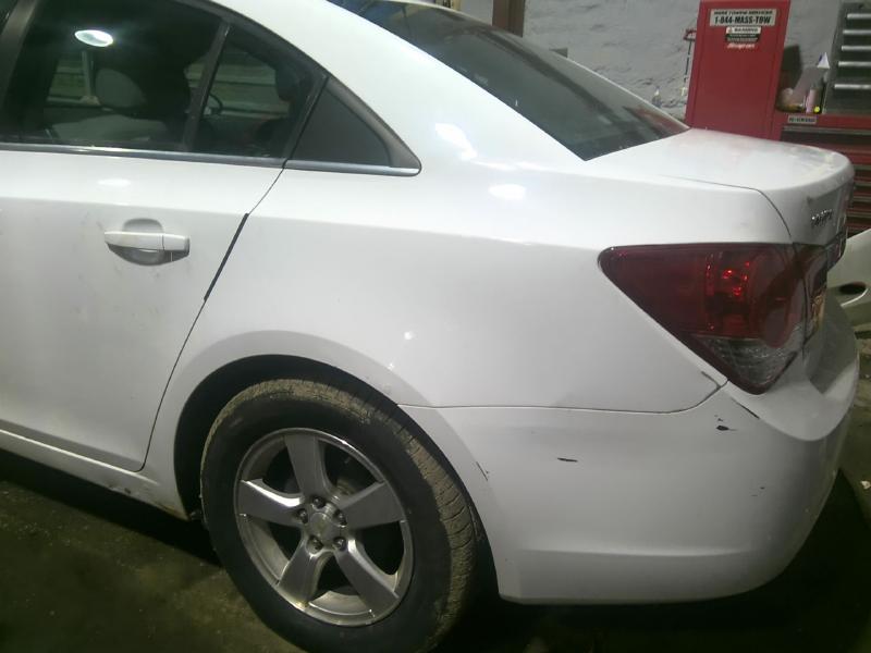 2011 Chevrolet Cruze White Photo 11