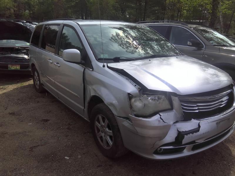 2011 Chrysler Town & Country BRIGHT SILVER METALLIC Photo 2
