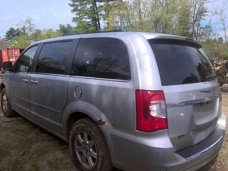 2011 Chrysler Town & Country BRIGHT SILVER METALLIC Photo 4