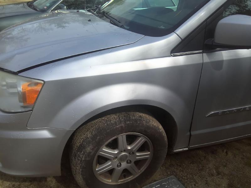 2011 Chrysler Town & Country BRIGHT SILVER METALLIC Photo 6