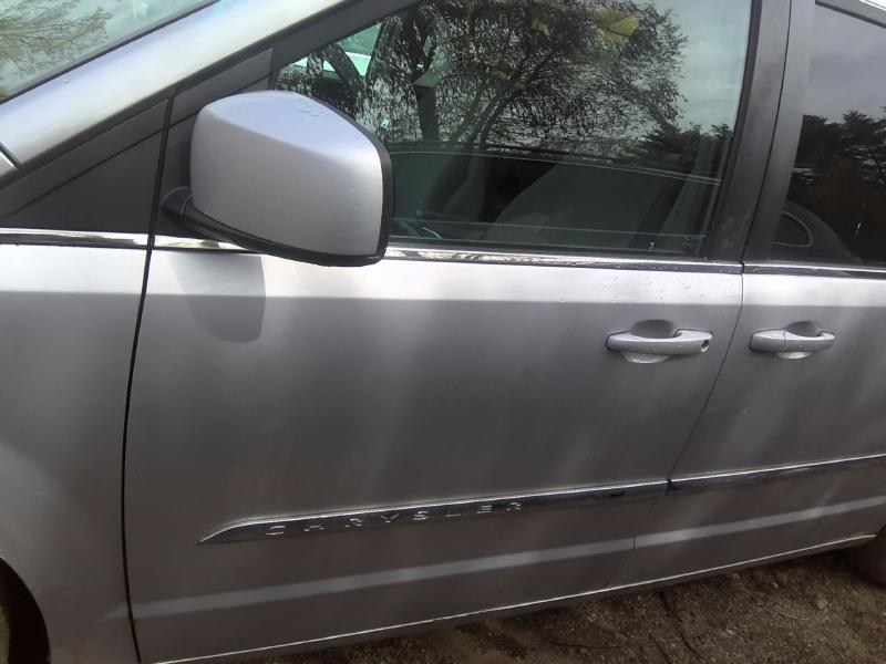 2011 Chrysler Town & Country BRIGHT SILVER METALLIC Photo 7