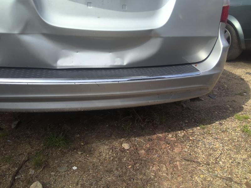 2011 Chrysler Town & Country BRIGHT SILVER METALLIC Photo 12