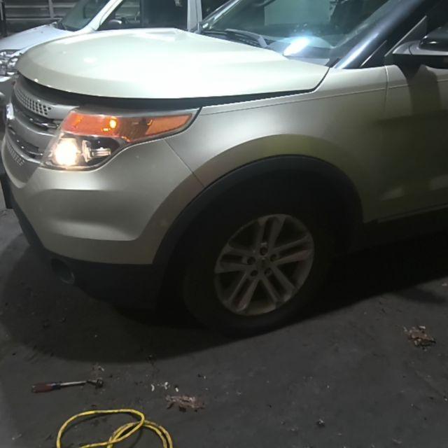 2011 Ford Explorer GOLD Photo 3