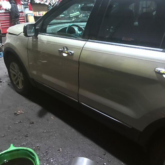 2011 Ford Explorer GOLD Photo 5