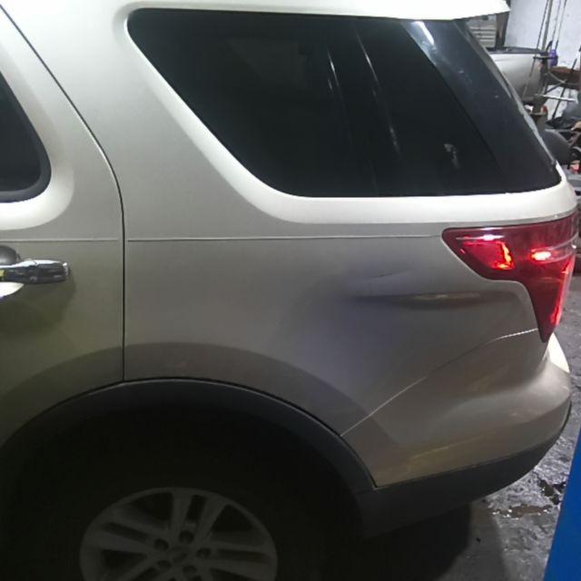 2011 Ford Explorer GOLD Photo 7