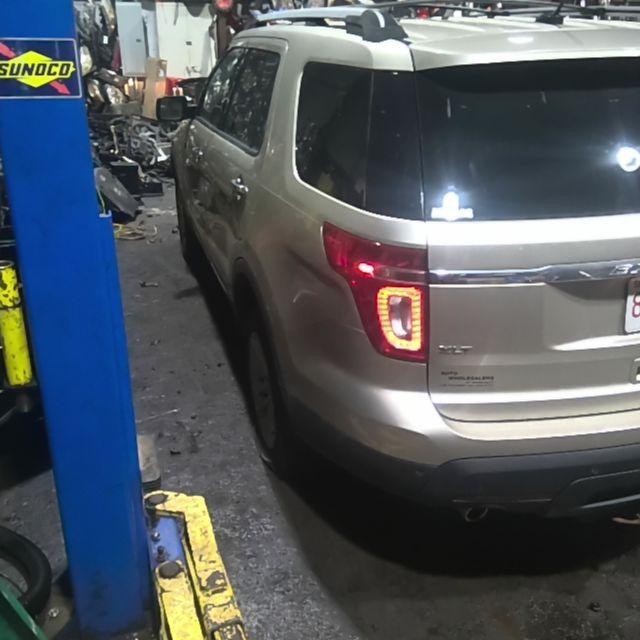 2011 Ford Explorer GOLD Photo 8