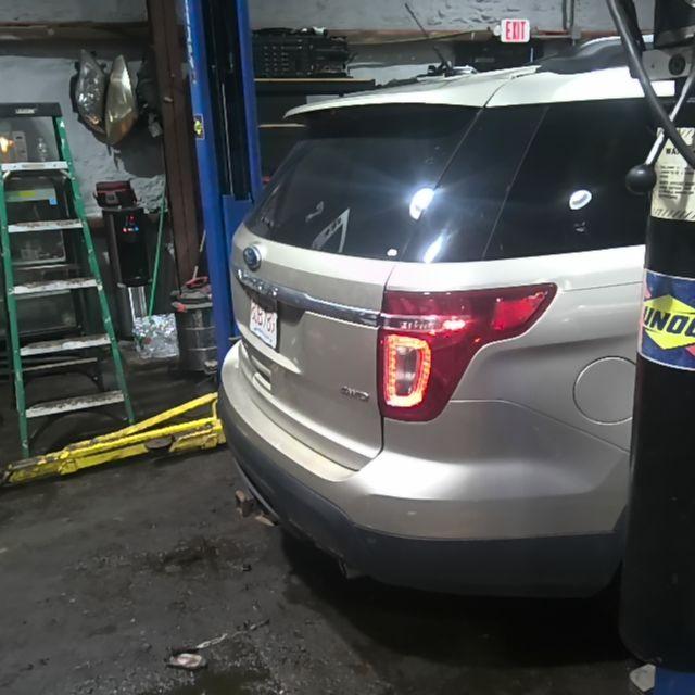 2011 Ford Explorer GOLD Photo 11