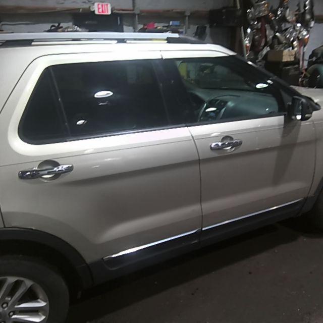 2011 Ford Explorer GOLD Photo 13