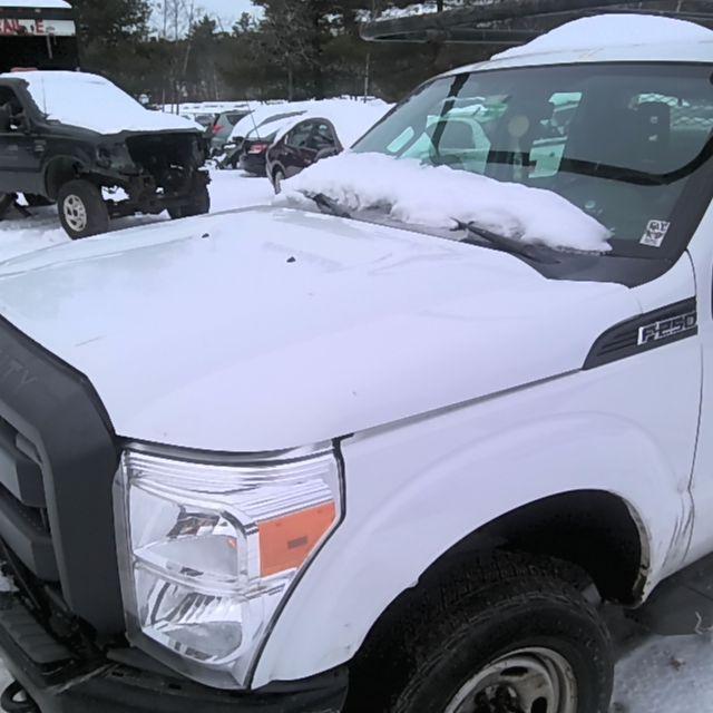 2011 Ford  F-250 Super Duty White Photo 2