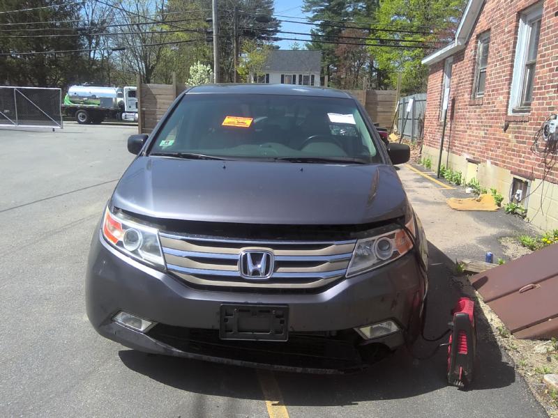 2011 Honda Odyssey MODERN STEEL METALLIC Photo 2