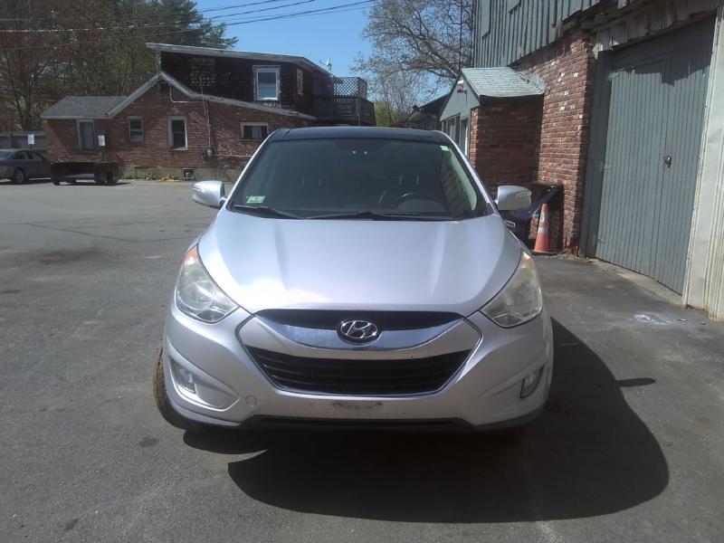 2011 Hyundai Tucson DIAMOND SILVER METALLIC Photo 2
