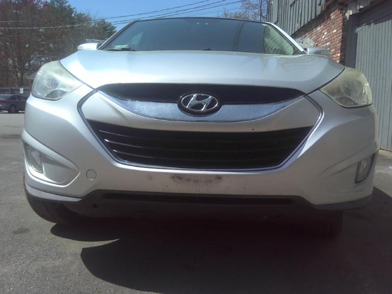 2011 Hyundai Tucson DIAMOND SILVER METALLIC Photo 3