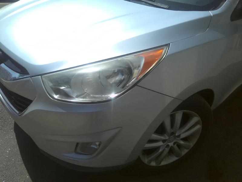 2011 Hyundai Tucson DIAMOND SILVER METALLIC Photo 4