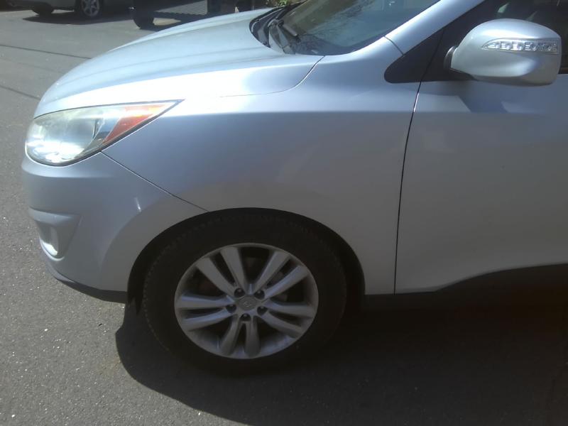 2011 Hyundai Tucson DIAMOND SILVER METALLIC Photo 7