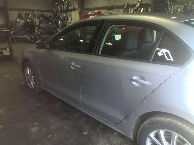 2011 Volkswagen Jetta SILVER Photo 8