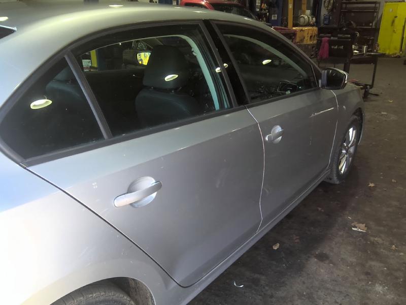 2011 Volkswagen Jetta SILVER Photo 14