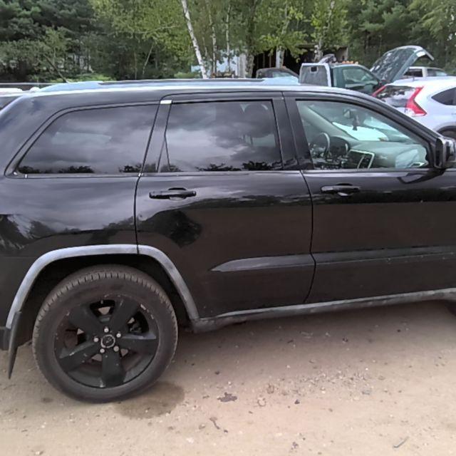 2012 Jeep Grand Cherokee BLACK Photo 11