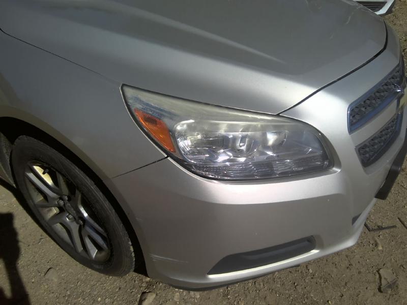 2013 Chevrolet Malibu CHAMPANGE SILVER METALLIC Photo 9