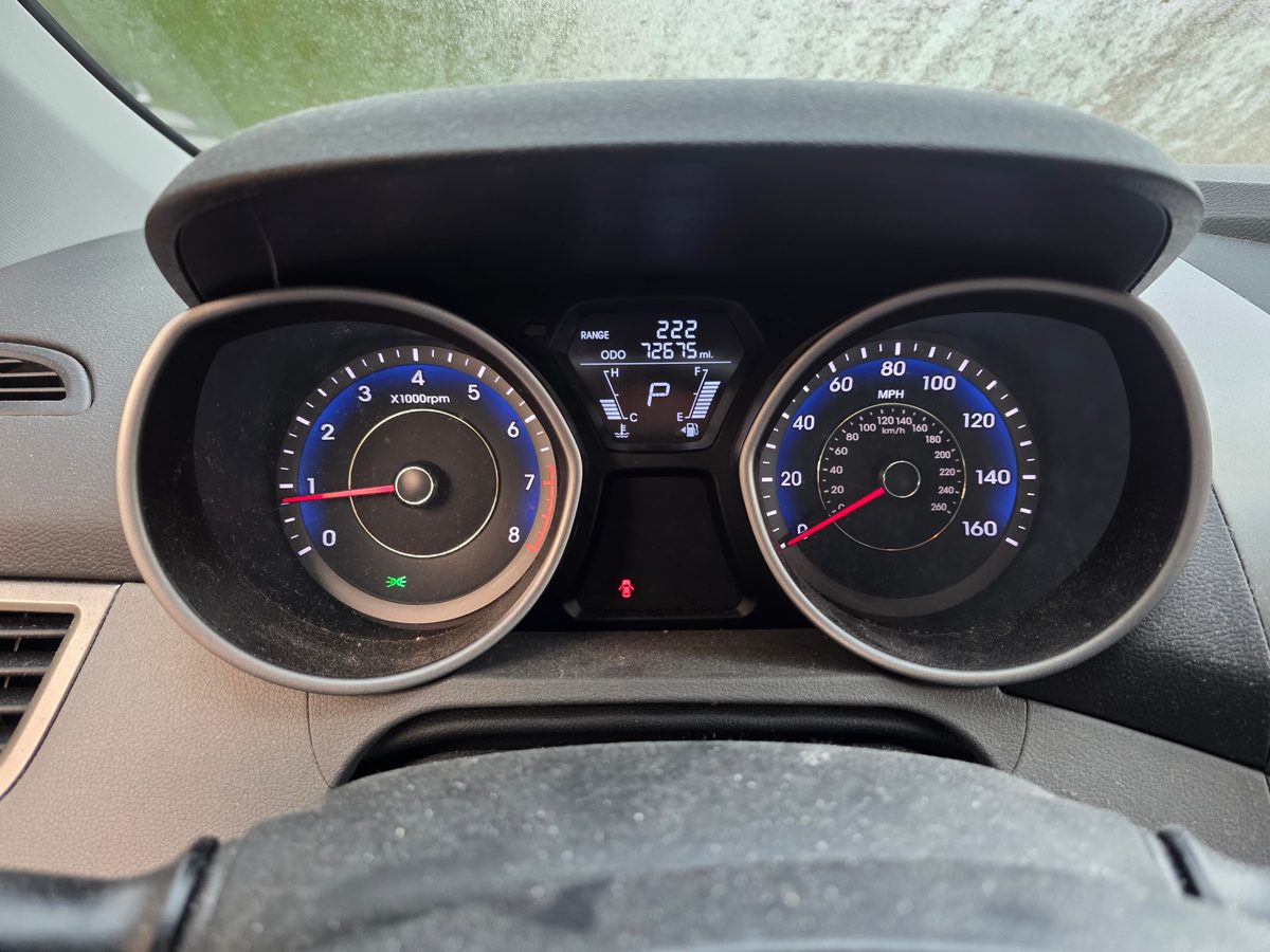 2013 Hyundai Elantra GLS Photo 12