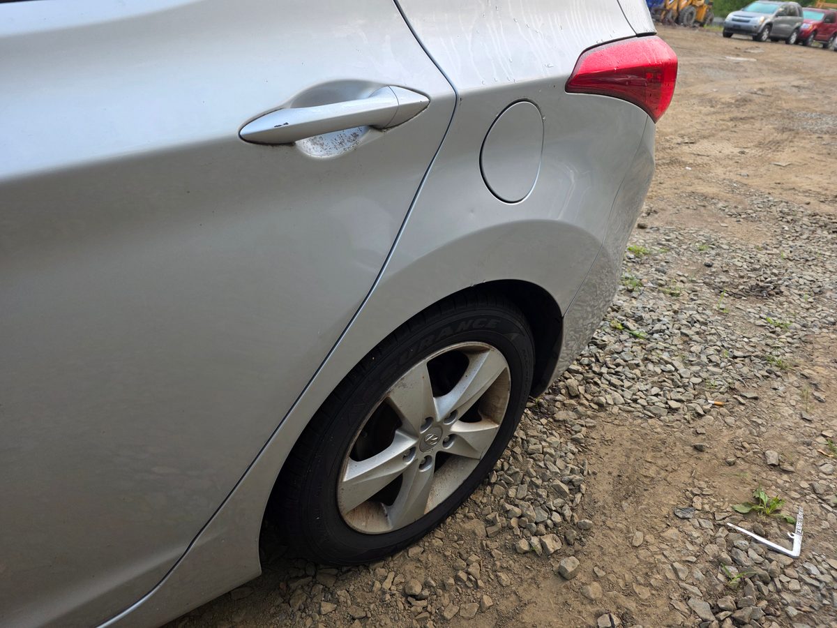 2013 Hyundai Elantra GLS Photo 15