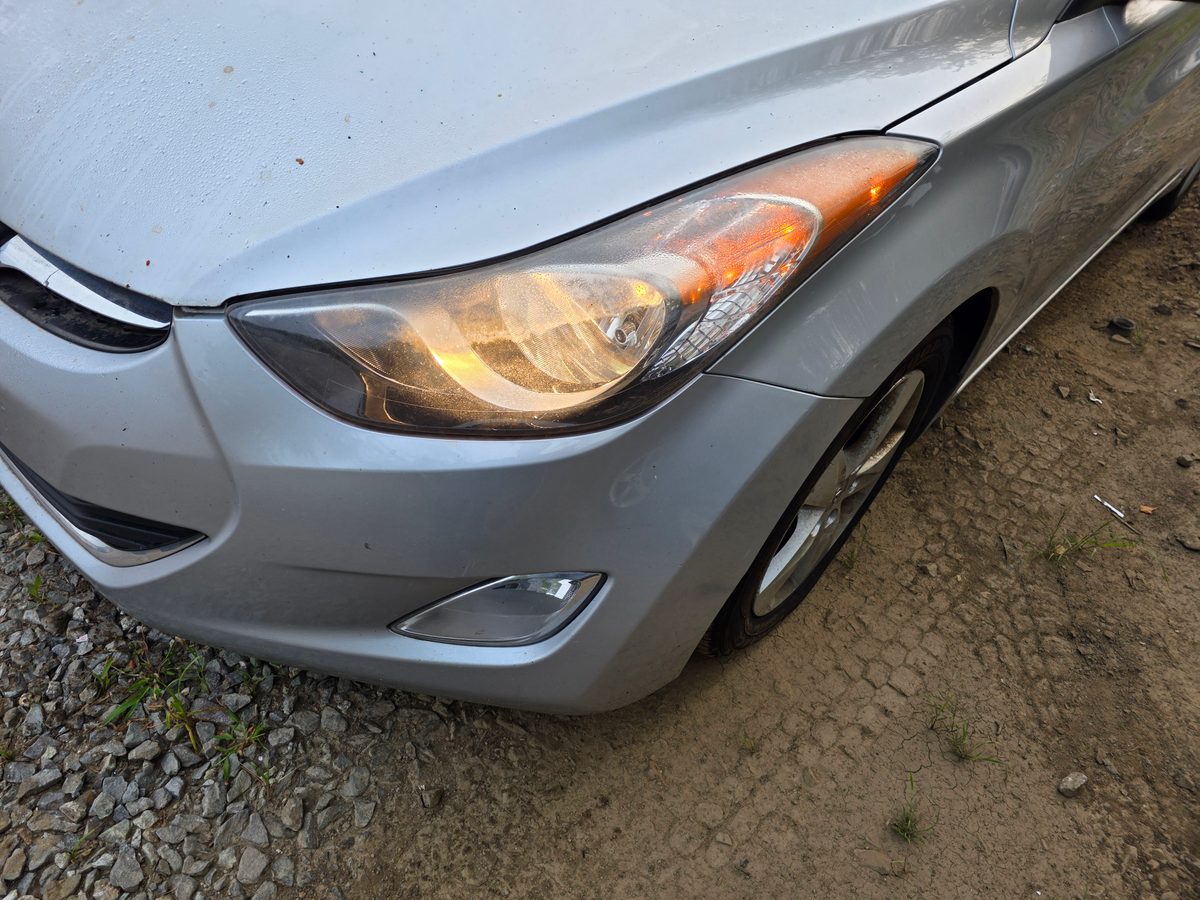 2013 Hyundai Elantra GLS Photo 19