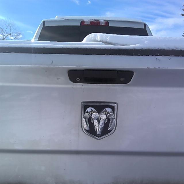 2013 RAM 1500 SILVER Photo 12
