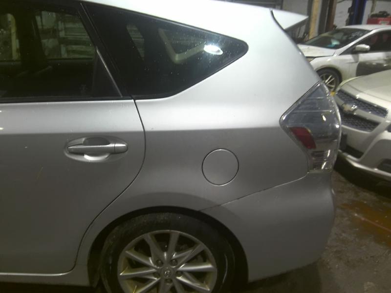 2014 Toyota Prius CLASSIC SILVER METALLIC Photo 14