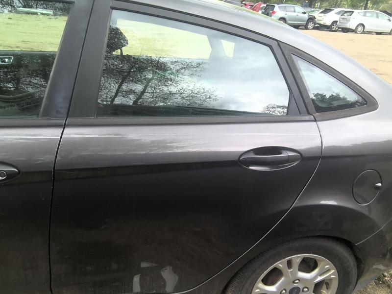 2015 Ford Fiesta MAGNETIC GRAY Photo 2