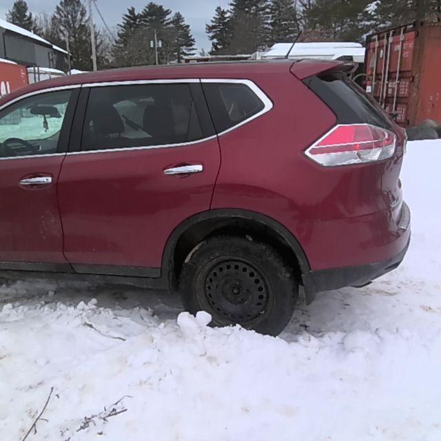 2015 Nissan Rogue Red Photo 5