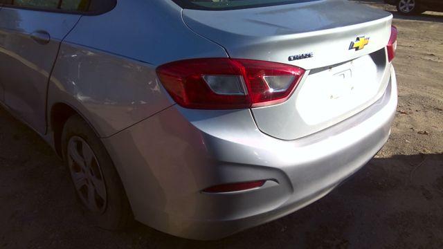 2016 Chevrolet Cruze SILVER Photo 13