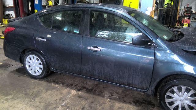 2017 Nissan Versa DARK BLUE Photo 14