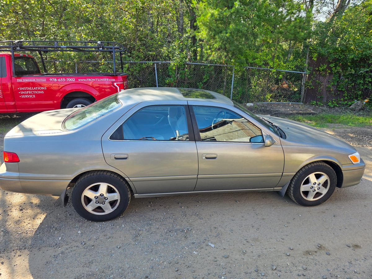 2001 Toyota Camry LE V6 Lunar Mist Metallic - front grille and headlights