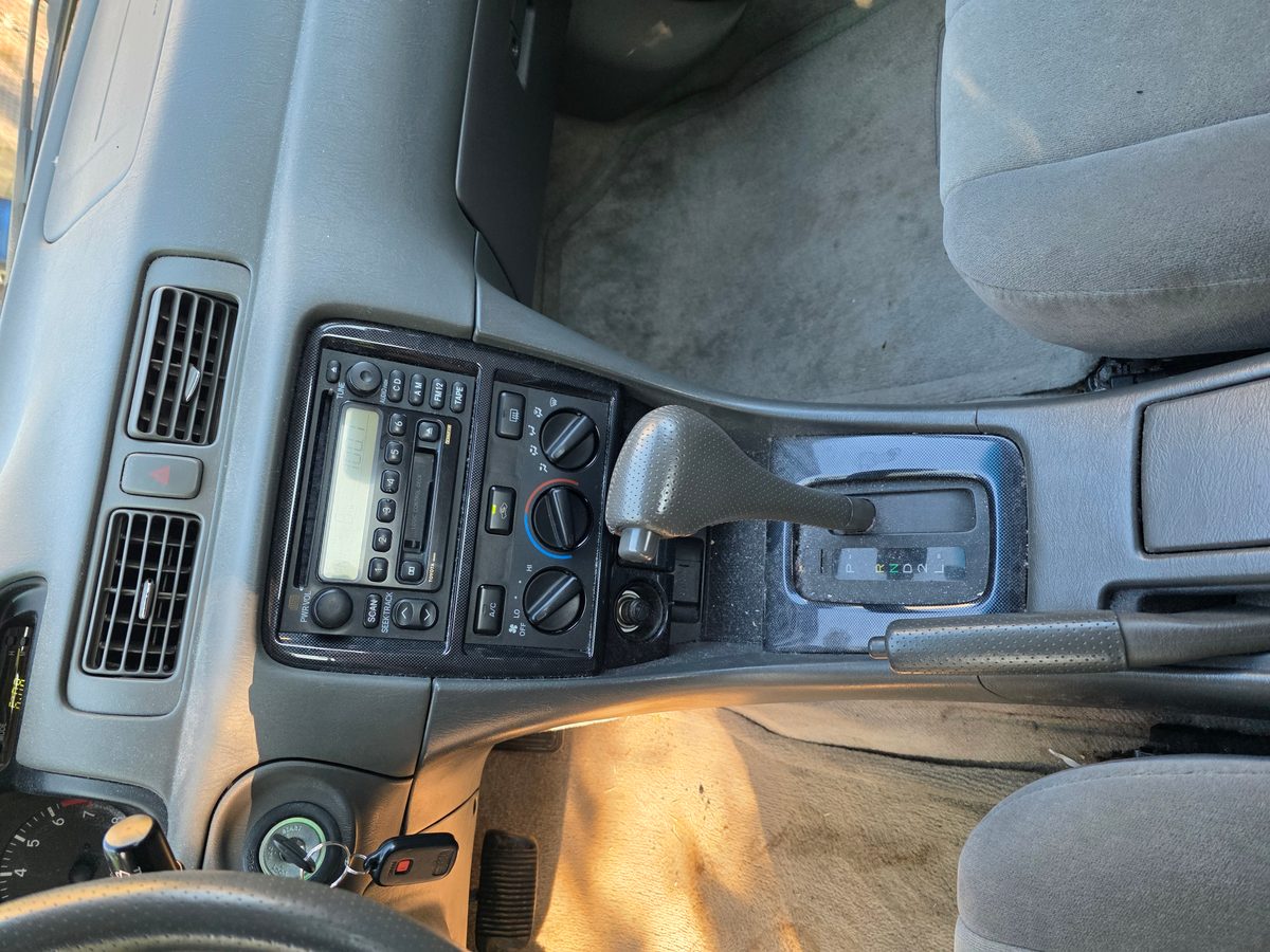 2001 Toyota Camry LE V6 Lunar Mist Metallic - trunk cargo area