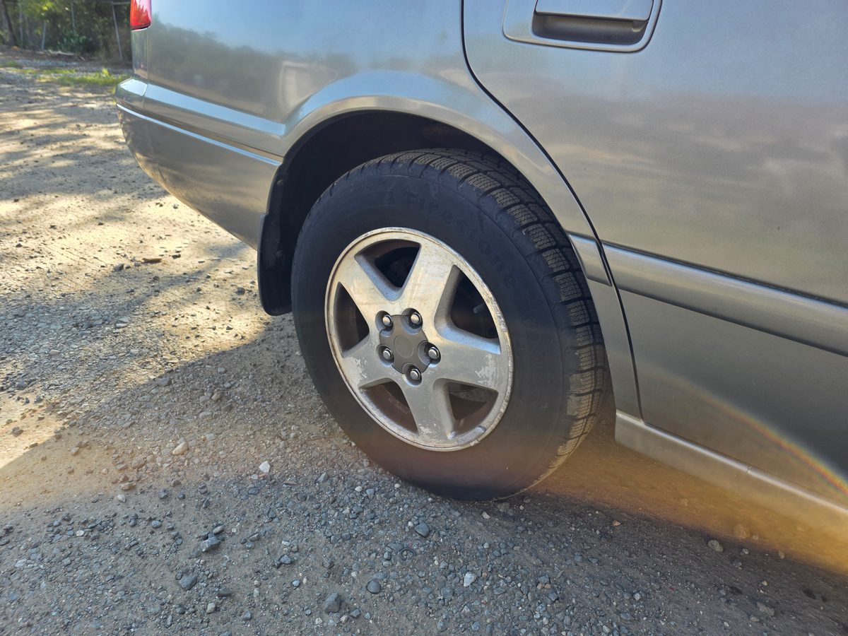 2001 Toyota Camry LE V6 Lunar Mist Metallic - underhood components