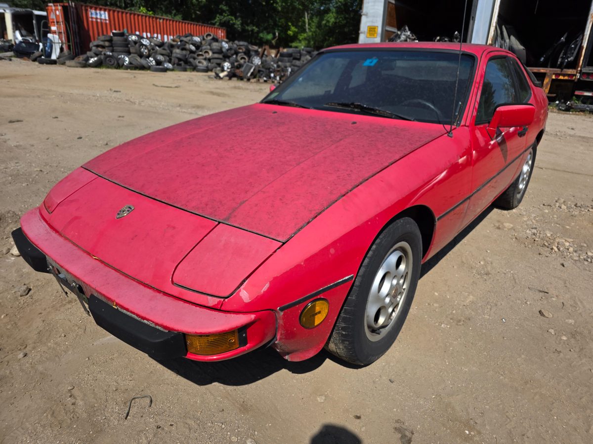 Porsche 924 Red Guards Red - front bumper and pop-up headlights